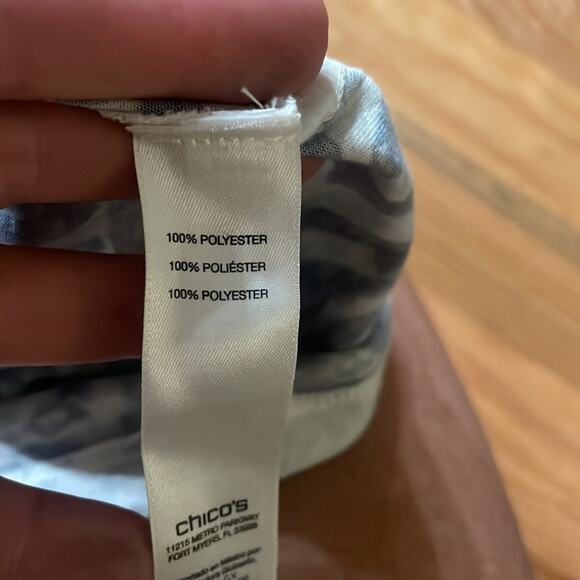 Chico’s Animal Print Gold Metallic V Neck size 2 medium - Picture 7 of 7